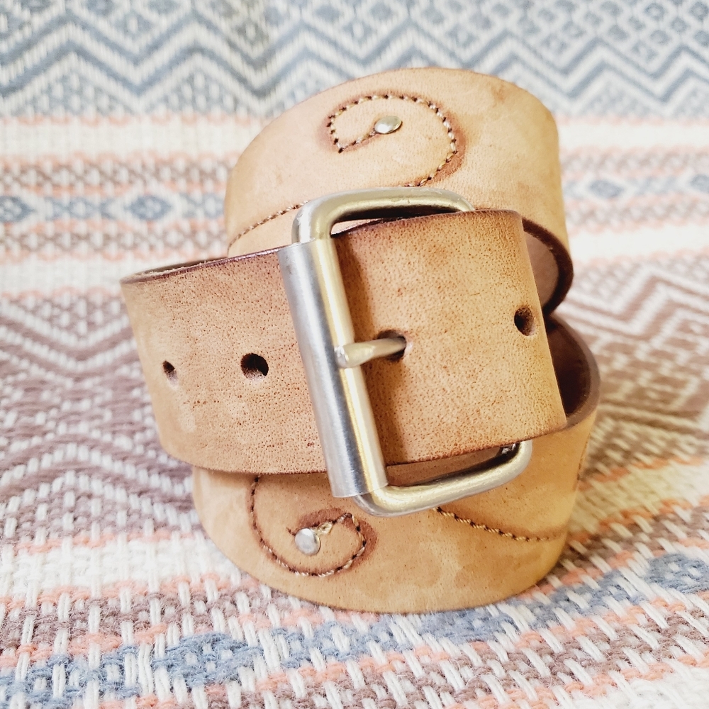 Buckle Leather Belt Medium